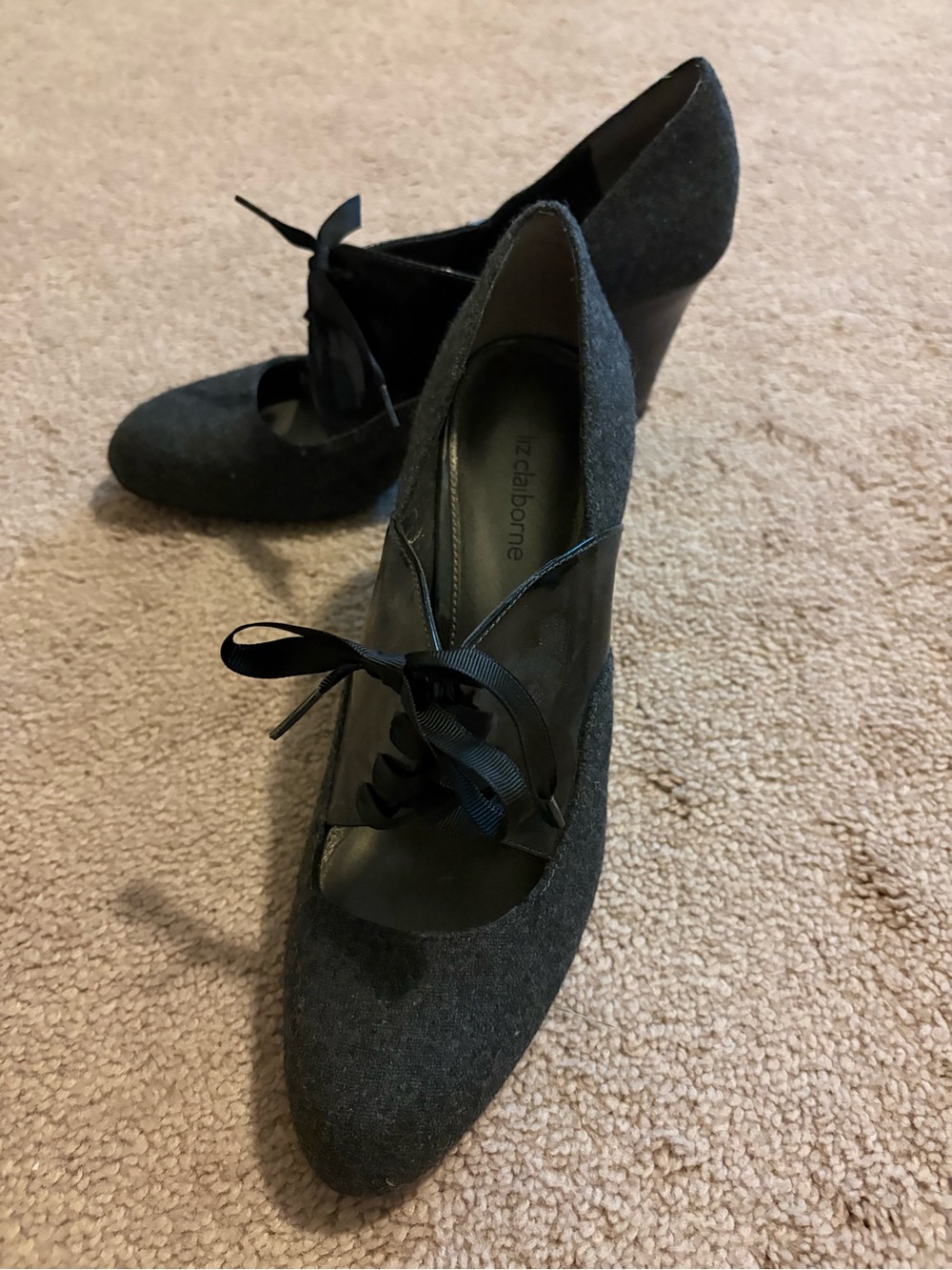 Liz Claiborne Gray Felt Ribbon-Tie Pumps